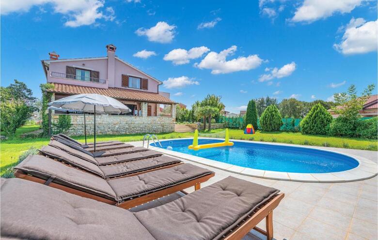 Four-bedroom Holiday Home In Bale