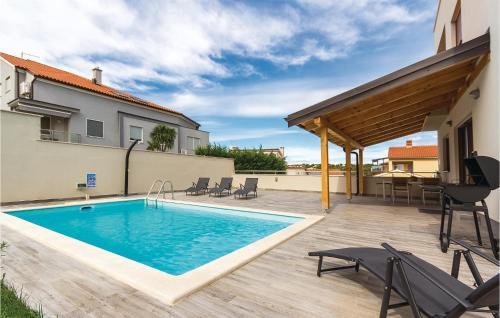 Three-bedroom Apartment In Volme