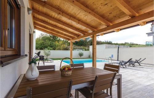 Three-bedroom Apartment In Volme