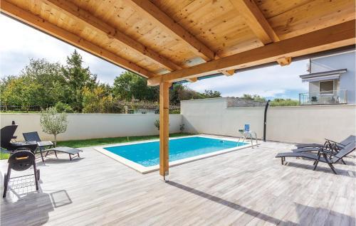 Three-bedroom Apartment In Volme
