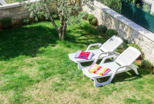 Family Friendly Apartment Near The Sea
