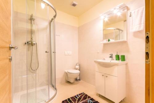 Family Friendly Apartment Near The Sea