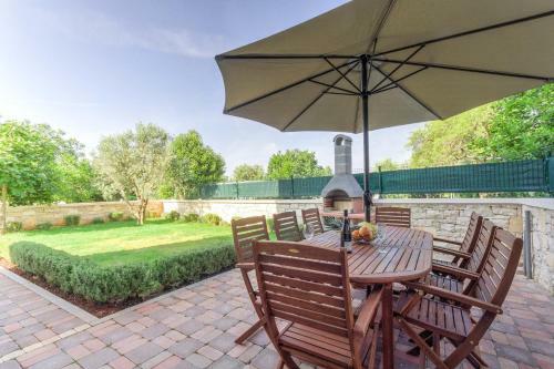 Family Friendly Apartment Near The Sea
