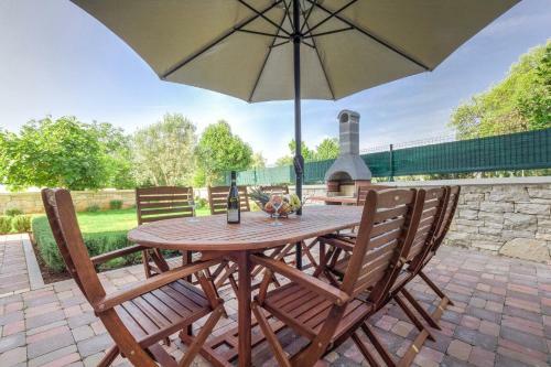 Family Friendly Apartment Near The Sea