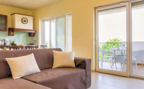 Family Friendly Apartment Near The Sea