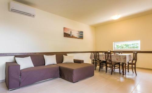 Family Friendly Apartment Near The Sea
