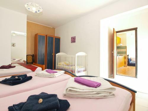 Apartments Davor 1676