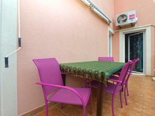 Apartments Davor 1676