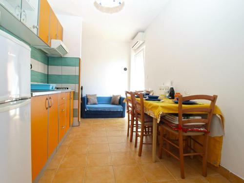 Apartments Davor 1676