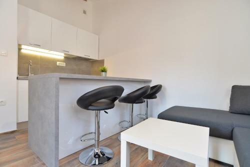 Apartments Stana 1020