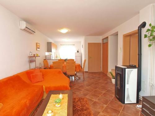 Apartment With 4 Bedrooms 446