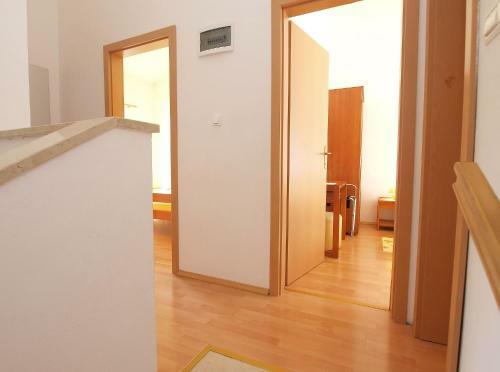 Apartment With 4 Bedrooms 446