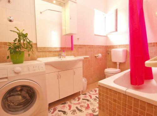 Apartment With 4 Bedrooms 446