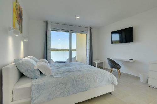 Villa White