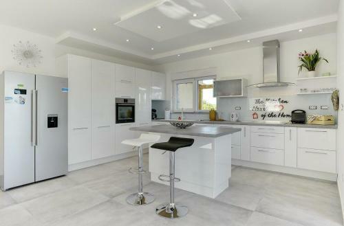Villa White