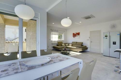 Villa White
