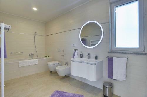 Villa White