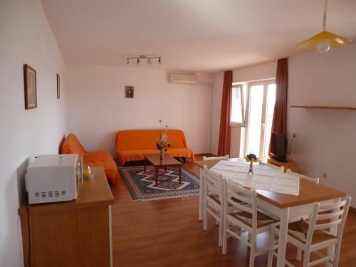 Apartment In Barbat/insel Rab 33077