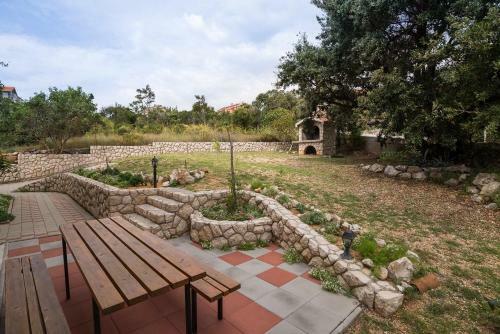 Apartment In Barbat/insel Rab 33077