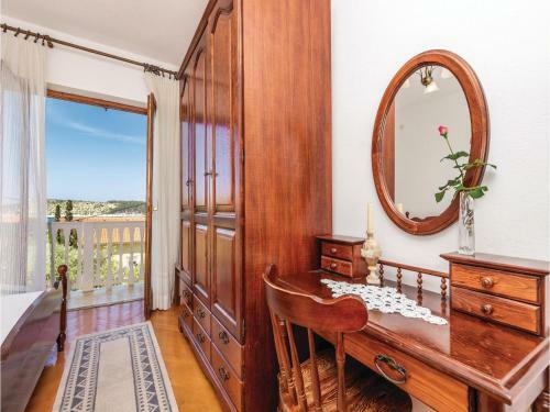 Three-bedroom Apartment In Barbat