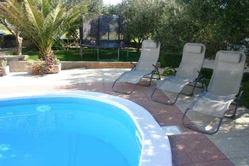 Two-bedroom Apartment In Barbat IV
