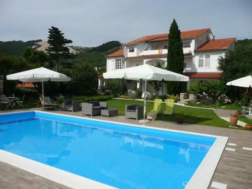 Two-bedroom Apartment In Rab VI