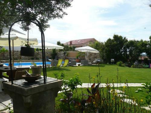 Two-bedroom Apartment In Rab VI
