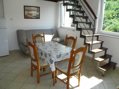 Apartment Mrle L.