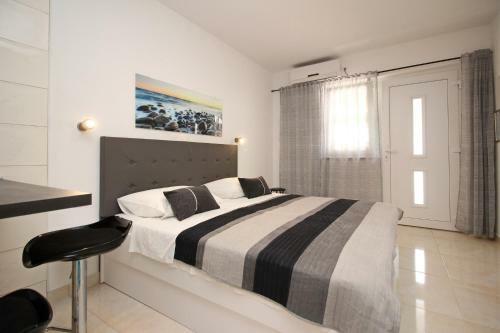 Apartments Karamarko
