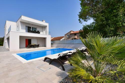Crowonder Bay Villa