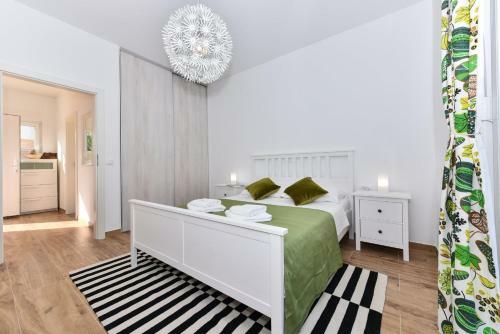 Apartamentos Crowonder Harbor Villa