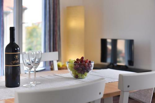 Apartamentos Crowonder Harbor Villa