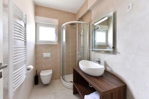 Apartamentos Crowonder Harbor Villa