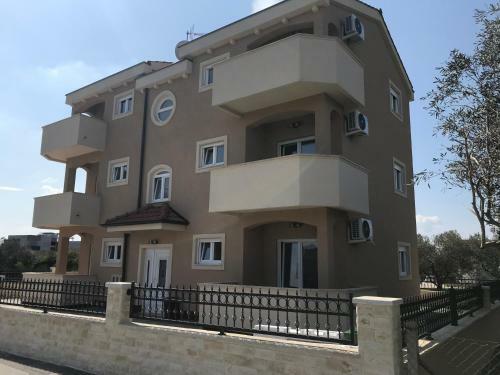 Luxury Apartments Brali?