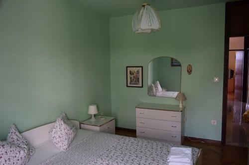 Apartments With Wifi Bol (brac) - 11728
