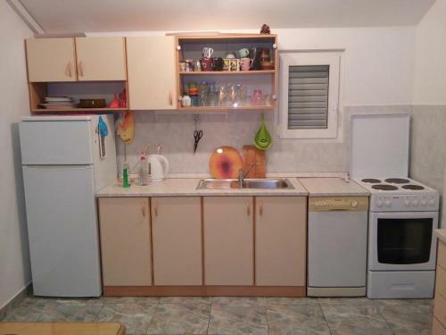 Apartments With Wifi Bol (brac) - 8736