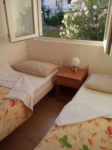 Apartments With Wifi Bol (brac) - 8736