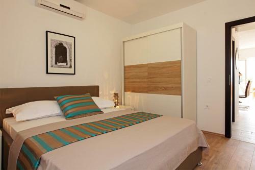 Iris Apartments Bol - Adults Only