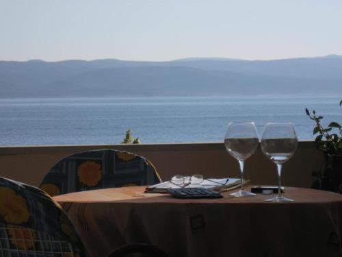 Apartments By The Sea Brela (Makarska) - 13052