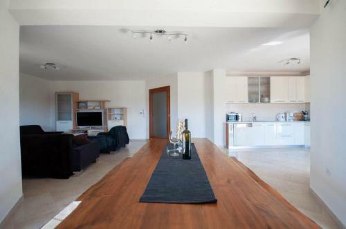 Leana Apartments