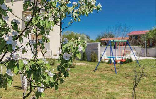 Six-bedroom Holiday Home In Cabrunici