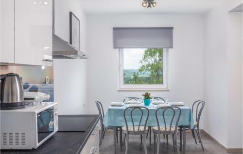Three-bedroom Holiday Home In Cerovlje