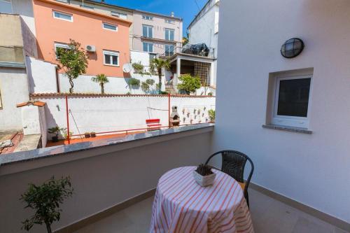Apartments With A Parking Space Crikvenica - 13572