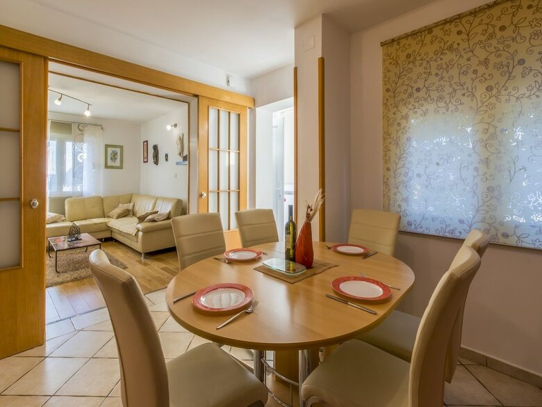 Apartments Zoki