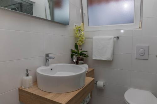 Apartment In Dramalj 35806