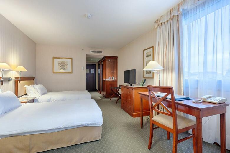Hotel Evergreen Laurel(.)