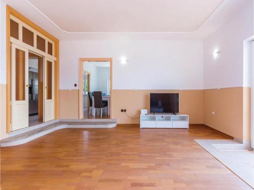 Seven-bedroom Holiday Home In Dramalj
