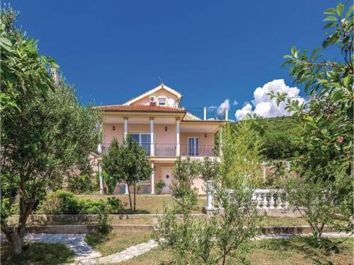 Seven-bedroom Holiday Home In Dramalj