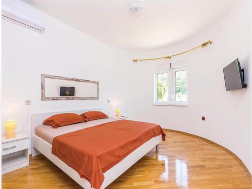 Seven-bedroom Holiday Home In Dramalj