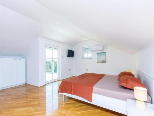 Seven-bedroom Holiday Home In Dramalj